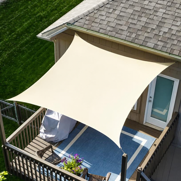 Crea un espacio de sombra en tu jardín o terraza con el toldo vela cuadrada de 3 x 3 m y 180 g/m², de diseño decorativo.